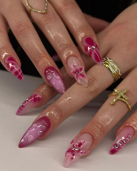 𝖣𝖨𝖫𝖠𝖱𝖠 𝖲𝖤𝖭𝖦𝖴𝖫🫧 | 🐙 | Instagram In Trend Nails, Nail Design Trends 2024, Summer Duck Nails Acrylic, Nails Freestyle Design, Nail Designs Trending Now 2024, Nails Different Hands, Flower Almond Nail Designs, Nail Design Ideas 2024, 2024 Nails Design