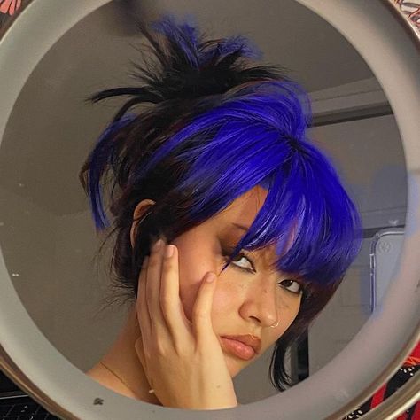 Hair Dye Roots Only, Wispy Bangs Colored Hair, Blue Fringe Hair, Ghost Roots Hair Dye, Blue Roots Hair, Colorblock Bangs, Purple Ghost Roots, Root Dyed Hair, Black Hair With Colored Roots