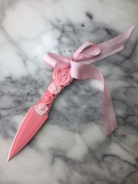 Cute Knifes, Kawaii Knife, Pink Knives, Aesthetic Knifes, Aesthetic Knife, Cute Knife, Pink Knife, Knife Aesthetic, Creepy Cute Fashion