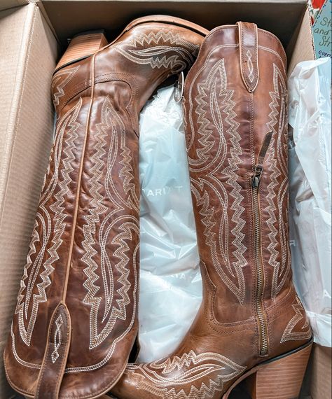 Knee High Cowgirl Boots Outfits, Light Brown Cowgirl Boots, Trendy Cowgirl Boots, Long Cowboy Boots, Yeehaw Outfits, Outfits With Cowboy Boots, Country Girl Boots, Tan Cowboy Boots, Western Footwear