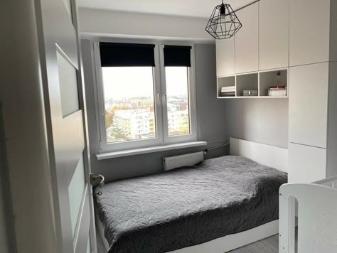 Small Double Bedroom, Small Room Interior, Tiny Bedroom Design, Small Guest Room, Ideas Habitaciones, Loft Bed Plans, Small Bedroom Layout, Small Bedroom Storage, Condo Interior Design