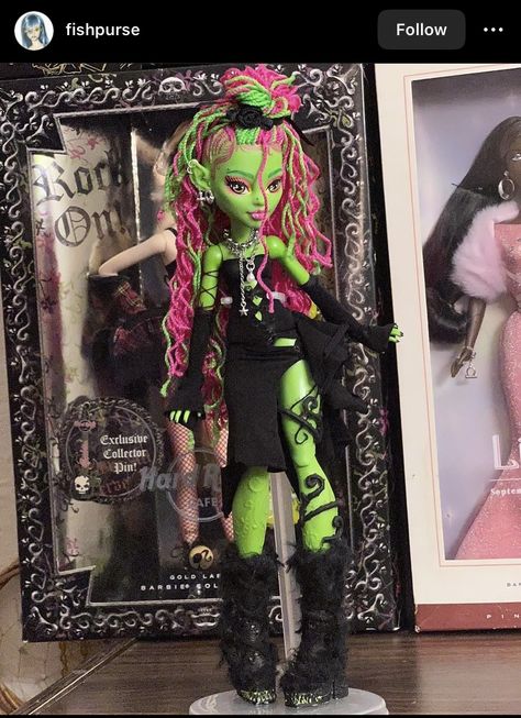 Monster High Clothes Outfits, Duce Gorgan, Monster High Display, Monster High Doll Restyle, Monster High Dolls Aesthetic, Monster High G3 Restyle, Y2k Monster High, Customized Dolls, Doll Restyle