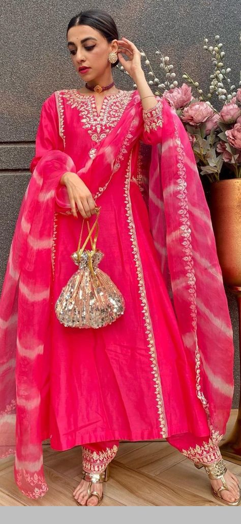 Pink Fancy Dresses, Heavy Dresses Indian Suits, Modern Punjabi Outfits, Pink Suits Women Indian, Ghrara Design, Hot Pink Suit, Pink Suits Women, Dresses With Embroidery, Suits For Women Indian