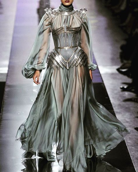 Jean Paul Gaultier fall 2009 #fashion #throwback #hautecouture #jeanpaulgaultier #embroidery #details Fantasy Gowns Warriors, Armour Dress, Fall Fashion Outfit Ideas, Warrior Dress, 2009 Fashion, Celestial Dress, Armor Dress, Trendy Fall Fashion, Love Couture