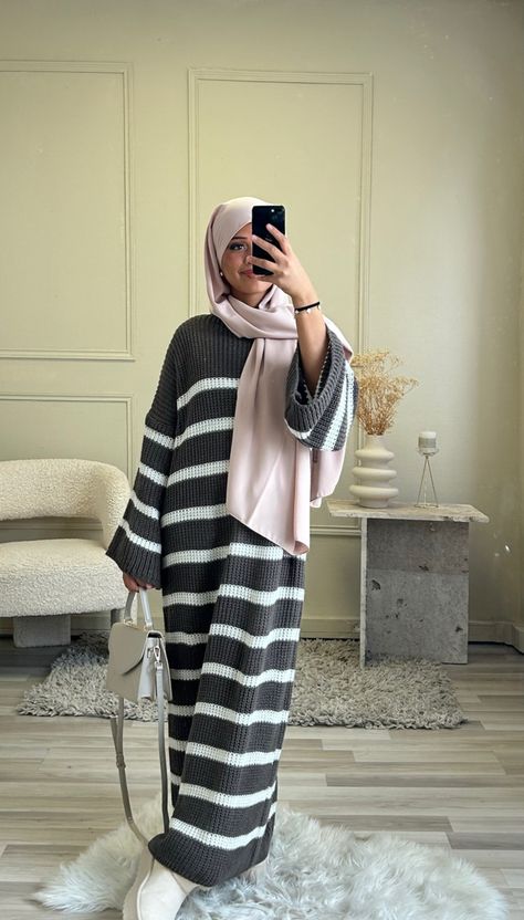 Robe pull maille raye pour femme #hijab #robepull #fashion #abaya Winter Abaya, Hijab Style, Modest Fashion Hijab, Elegant Party Dresses, Mode Abaya, Hijab Fashion Inspiration, Winter Collection, Hijab Fashion, Modest Fashion