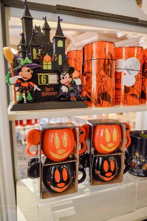 Halloween Walmart, Halloween Store Display, Haunted Mansion Ride, Tj Max, Disney Queens, Disneyland Halloween, Cute Furniture, Disney Home Decor, Halloween Kitchen