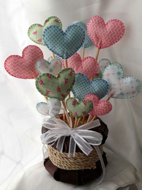 Ways To Decorate Easter Eggs, Felt Hearts Crafts, Decorate Easter Eggs, Decorations On A Budget, Brick Fireplaces, Diy Valentines Day Wreath, Colored Eggs, Diy Valentine's Day Decorations, Rustic Valentine