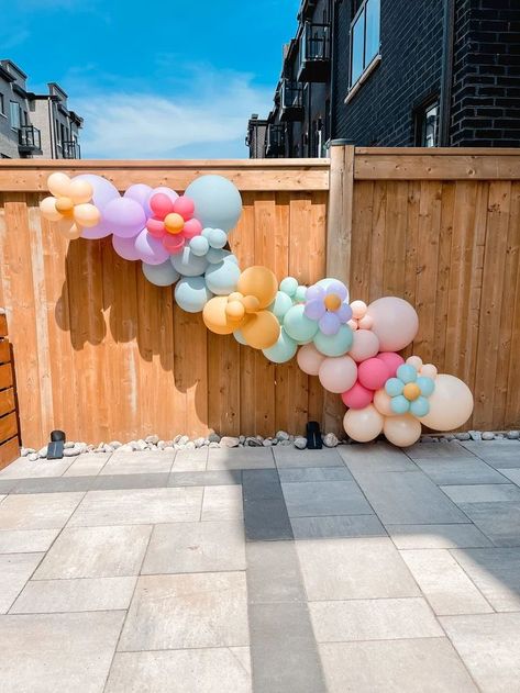 Pastel Daisy Balloon Garland, Groovy One Balloons, Groovy Balloon Garland, Spring Balloon Garland, Five Is A Vibe Birthday Party, Daisy Balloon Garland, Pastel Balloon Arch, Pastel Balloon Garland, Birthday Balloon Garland