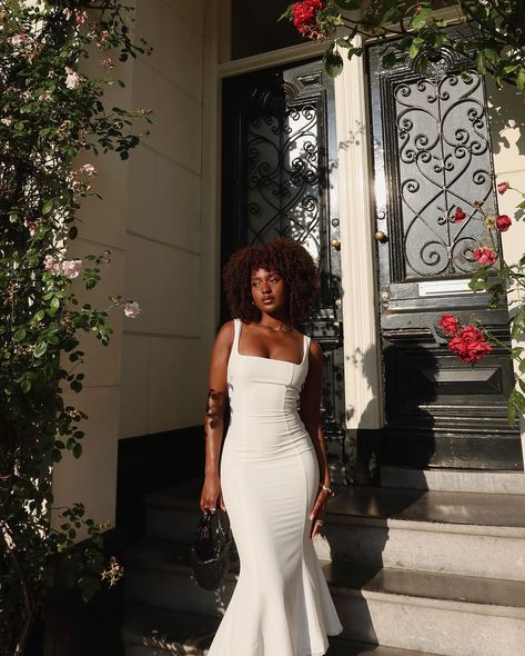 Black Women Elegant Dresses, Posing In A Dress Photo Ideas, Feminine Style Black Women, Doja Henshaw, Feminine Black Women, Elegant Black Women, Aesthetic Pose, Beautiful Photoshoot Ideas, Black Femininity