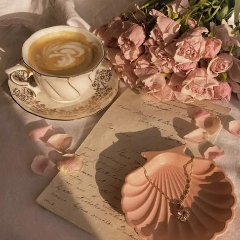 Rose Gold Aesthetic, Light Feminine, Romantic Academia, Princess Core, Gold Aesthetic, Pink Theme, Soft Feminine, Princess Aesthetic, Feminine Aesthetic