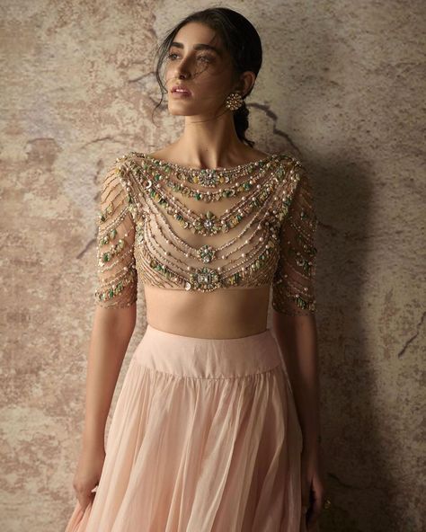 Champagne Blouse, Champagne Skirt, Ridhi Mehra, Organza Lehenga, Indian Outfits Lehenga, Lehenga Blouse Designs, Gaun Fashion, Organza Skirt, Unique Blouse Designs