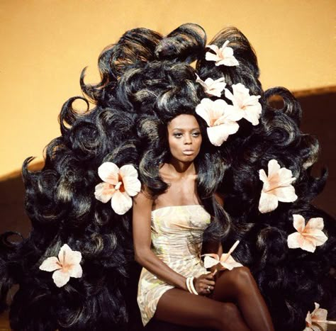 G.I.T. ON BROADWAY -- Aired 11/12/1969 -- Pictured: Diana Ross of The Supremes -- Photo by: Frank Carroll/NBCU Photo Bank Kristina Webb, Evan Ross, Flowers In Her Hair, Vintage Black Glamour, Diana Ross, Hair Journey, Mode Vintage, Big Hair, Looks Vintage