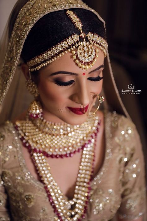 Portfolio of Shahid's Makeover | Bridal Makeup in Amritsar - Wedmegood #wedding #style #wedding #jewelry #fashion Matha Patti Bridal, Bridal Matha Patti, Indian Wedding Makeup, Indian Bride Makeup, Mang Tikka, Matha Patti, Bridal Photography Poses, Bridal Outfit, Indian Bridal Dress