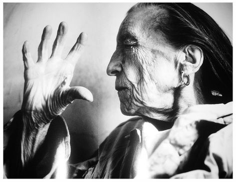 I am analyzing Annie Leibovitz’s portrait of Louise Bourgeois, French-American artist and sculptor. This portrait is a black and white image in landscape format, portrait photography. Within the fr… Annie Liebowitz, Annie Leibovitz Photography, Cy Twombly, Robert Mapplethorpe, Alfred Stieglitz, Willem De Kooning, Louise Bourgeois, Annie Leibovitz, Diego Rivera