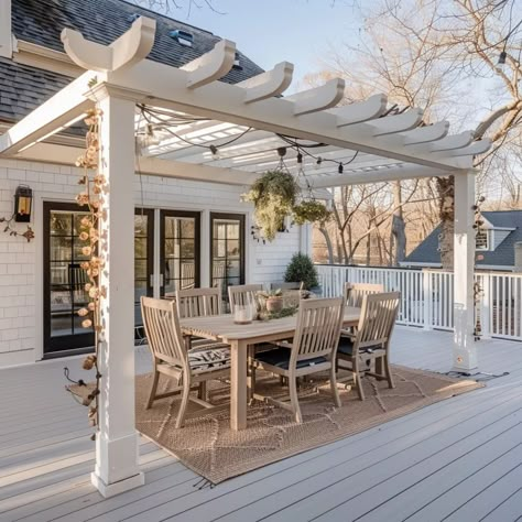 Outdoor Deck Dining Ideas, White Wood Terrace Ideas, Cottage With Pergola, White House Wood Deck, White Decks Outdoor, White Pergola Patio Ideas, White Pergola Ideas, Light Wood Deck, White Deck Ideas