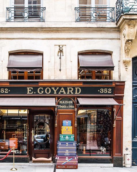 E. Goyard, Paris / ph: Joann Pai Goyard Paris, Jewelry Store Design, Paris Store, Image Swag, Paris Travel, Store Design, Old Money, Store Fronts, Luxury Branding