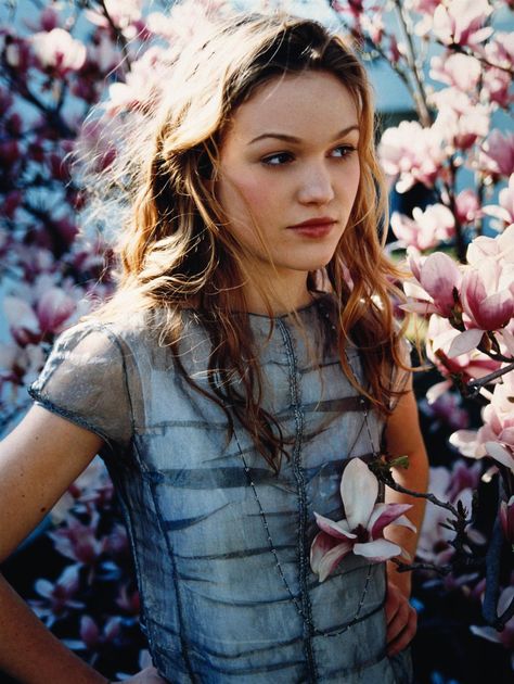 Young Julia Stiles Julia Styles, Julia Stiles, Celebrity Babies, Girl Crushes, Film Serie, Woman Crush, Cultura Pop, Looks Style, American Actress