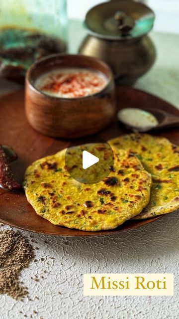 Missi Roti Recipe, Mirchi Ka Achar, Onion Puree, Missi Roti, Indian Bread Recipes, Indian Breads, Butter Paper, Roti Recipe, Red Chilli Powder