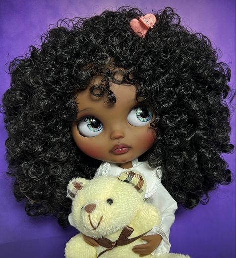 Blythe Dolls Black Dark Skin, Black Blythe Doll, Bythle Dolls, Black Blythe Dolls, Kaye Wiggs Dolls, Black Kawaii, Doll Aesthetic, African American Dolls, Black Photography