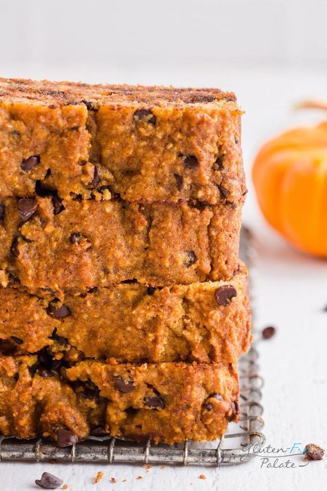 Banana Oat Bread, Paleo Pumpkin Bread, Gluten Free Pumpkin Recipes, Gluten Free Pumpkin Bread, Pumpkin Banana Bread, Chocolate Chip Bread, Pumpkin Chocolate Chip Bread, Paleo Baking, Paleo Pumpkin