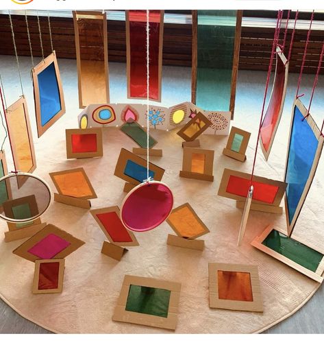 Reggio Colour Provocation, Childcare Room Ideas Learning Spaces Reggio Emilia, Art Corner Classroom Preschool, Toddler Reggio Classroom Set Up, Snoezelen Room, Reggio Infant Classroom, Reggio Inspired Classrooms Infants, Sensory Corner Classroom, Reggio Art Activities