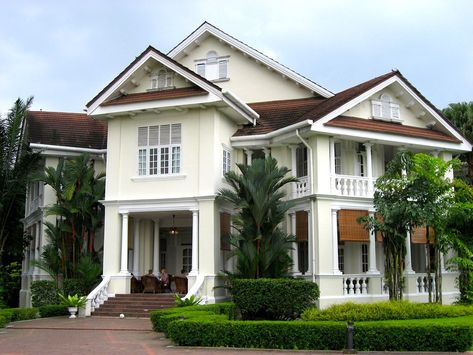 7 Malaysia Locations Filmed in Crazy Rich Asians Crazy Rich Asians House, Aesthetic Home Kitchen, House Front Elevation, Gardener Aesthetic, Wallpaper Garden, Colonial Mansion, Asian House, Normal House, Dutch House