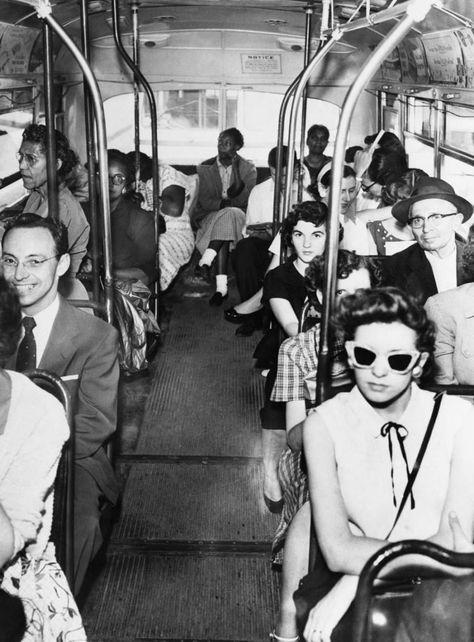 27 Heartbreaking Photos that Sums Up the Racial Segregation Era in the United States Reflection Pictures, Photos Black And White, Black Heritage, Unapologetically Black, New Orleans French Quarter, Historical Moments, Rosa Parks, Civil Rights Movement, We Are The World