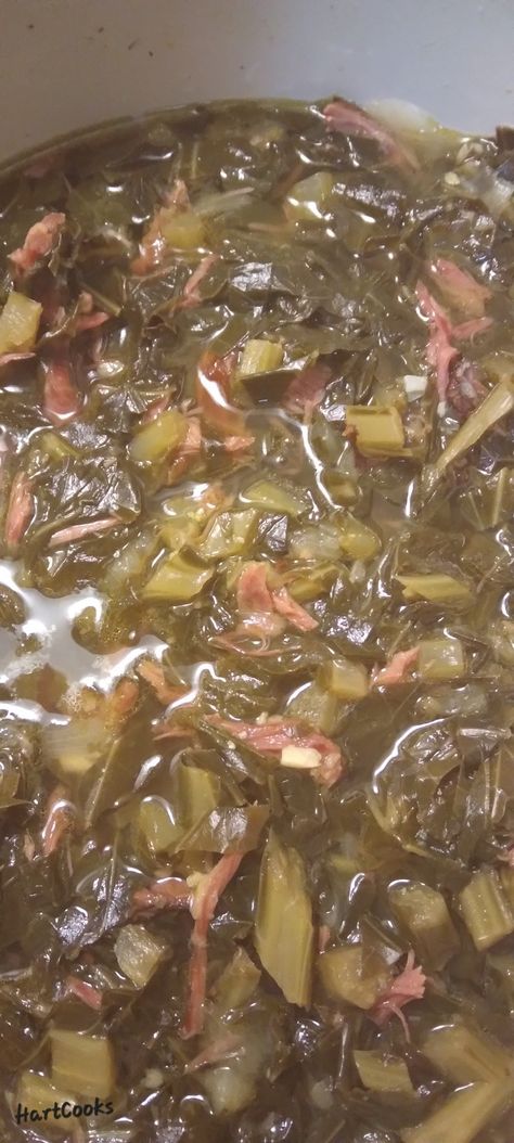 This collard greens and turkey necks recipe is so delicious! This is a easy recipe for a comforting pot of southern collard greens! Southern Mixed Greens Recipe, Collard Greens With Ham Hocks, Turkey Necks Recipe, Collard Greens With Smoked Turkey, Smoked Turkey Necks, Mixed Greens Recipe, Greens With Smoked Turkey, Turkey Neck Recipe, Chicken Packets