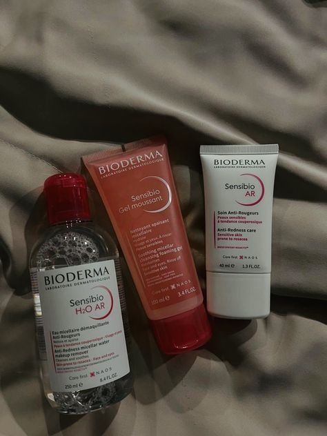 Skin Care For Sensitive Skin, Hydrating Skin Care, Bioderma Sensibio, Oily Skin Care Routine, Hydrating Skin, Top Skin Care Products, Pretty Skin Care, Micellar Water, Pretty Skin