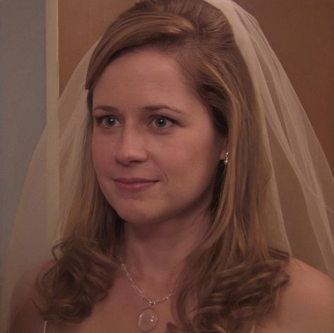 Pam Beesly Aesthetic, Pam Beesly Icon, Pam From The Office, Pam Beasley, Jenna Fisher, Pam The Office, Office Cast, Pam Beesly, Jim Pam