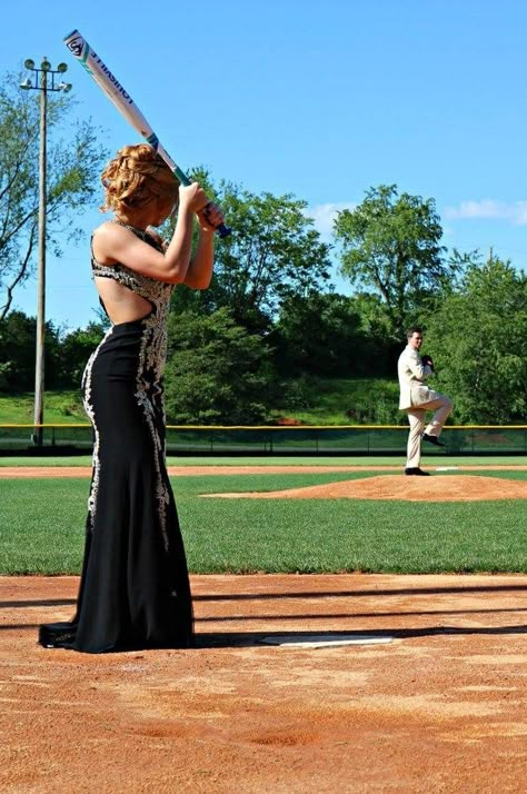 Softball And Hockey Couples, Baseball And Softball Couple Pictures, Soccer And Softball Couples, Softball Baseball Couples, Baseball Couples Pictures, Softball Prom Pictures, Softball Couple Pictures, Softball And Baseball Couple Goals, Baseball Couple Aesthetic