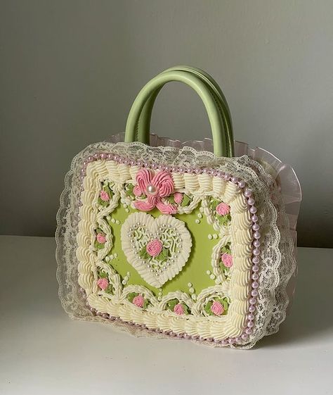 Cake Purse, Mochila Crochet, Fake Cake, Kawaii Crochet, Girly Bags, Fancy Bags, Pretty Bags, Cute Bags, Lady Dior Bag