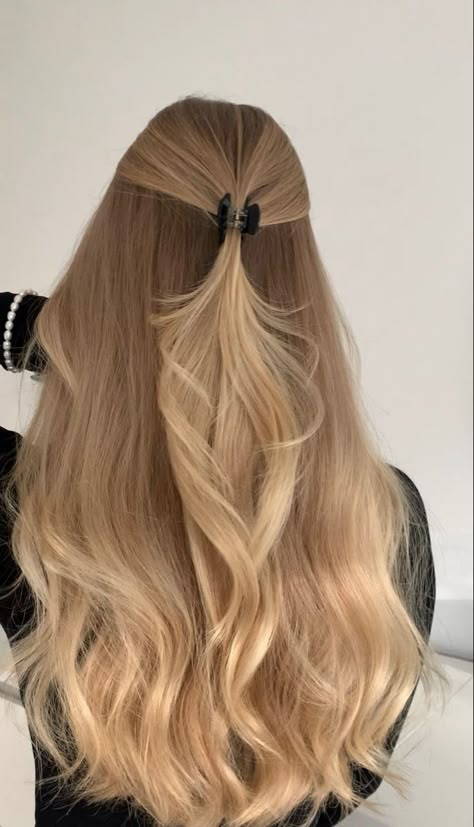 Summer Blonde Hair, Honey Blonde Hair, Blonde Hair Inspiration, Long Blonde, Hair Stylist Life, Sleek Hairstyles, Easy Hairstyles For Long Hair, Long Blonde Hair, Hair Inspo Color