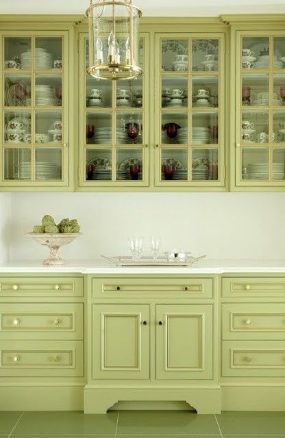 common ground : Going Green...Pantone's Color of the Year Aqua Kitchen, Painted Kitchen Cabinets Colors, Green Kitchen Cabinets, Cabinet Paint Colors, Butlers Pantry, Green Cabinets, Classic Kitchen, Design Blogs, Butler's Pantry