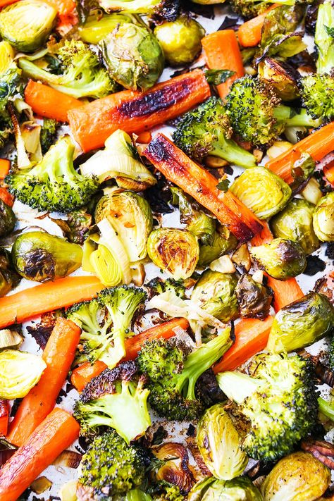 Best Roasted Vegetables Recipe - Easy and Healthy - Pip and Ebby Roast Veggies In Oven, Veggies In Oven, How To Roast Veggies, Best Roasted Vegetables, Roasted Broccoli And Carrots, Pip And Ebby, Roasted Vegetables Recipe, Roast Veggies, Turkey Chili Healthy