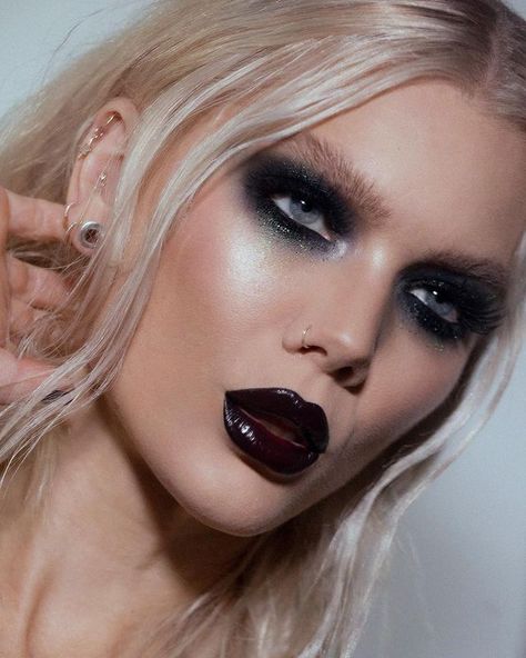 All Posts • Instagram Glam Rock Makeup, Rock Makeup, Outfit Pictures, Black Eye Makeup, Look Grunge, Linda Hallberg, Alternative Makeup, Lots Of Makeup, Black Makeup