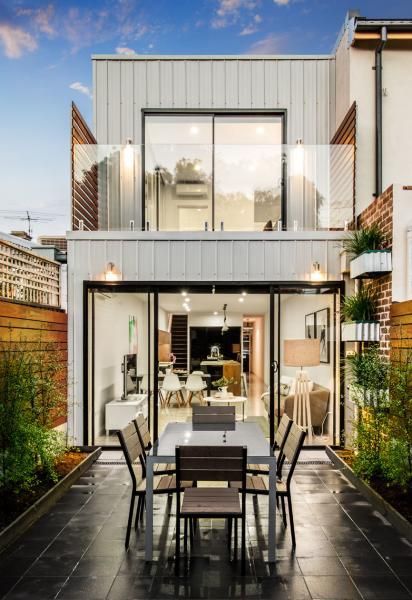 Narrow Terrace Design | Casa de arquitetura, Planos de casa simples, Design de escadas moderno Terrace House Design, Terrasse Design, Melbourne Home, Clifton Hill, Mid Century Ranch, Small Terrace, Melbourne House, Terrace Design, Mid Century House