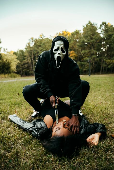 Gallery | Halloween Ghost Face Photoshoot Couple, Couples Halloween Photoshoot Ideas, Scream Photoshoot Couple, Ghost Face Couple Photos, Couple Halloween Pictures, Halloween Couple Pictures, Ghost Face Photoshoot, Couples Halloween Photoshoot, Scream Photoshoot