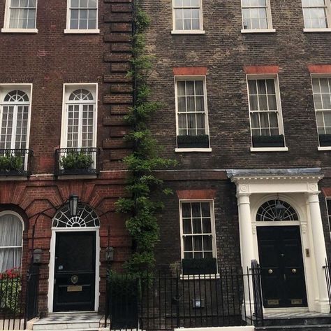 Feed Ins, Jo March, Townhouse Exterior, Apartment Exterior, London Vibes, Eldest Daughter, Old Apartments, London Flat, Apartment Aesthetic