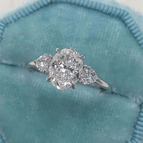 Blake Lively Engagement Ring, Big Diamond Rings, Rings Ideas, Stackable Wedding Bands, Oval Diamond Engagement, Sterling Silver Wedding Band, Barbie Model, Oval Diamond Engagement Ring, Wedding Proposals