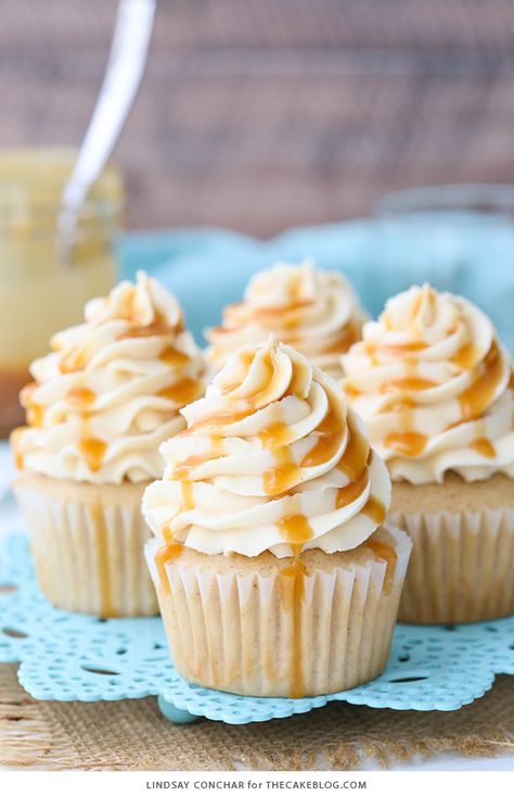 Caramel Bourbon Vanilla Cupcakes | The Cake Blog Bourbon Deserts, Bourbon Cupcakes, Caramel Bourbon, Caramel Apple Cupcakes, Boozy Cupcakes, Thanksgiving Cupcakes, Fall Cupcakes, Vanilla Cupcake Recipe, Caramel Buttercream