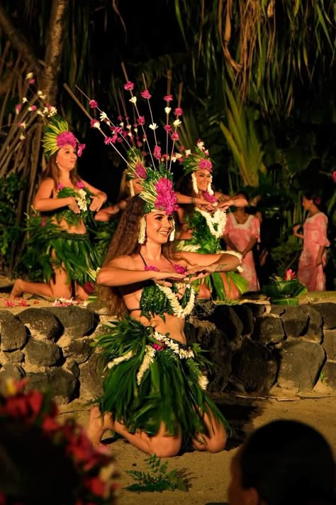 Tahitian Dance Costume, Ori Tahiti Costume, Ori Tahiti, Tahitian Costumes, Hawaiian Woman, Tahitian Dance, Tahiti French Polynesia, Polynesian Dance, Solo Costume