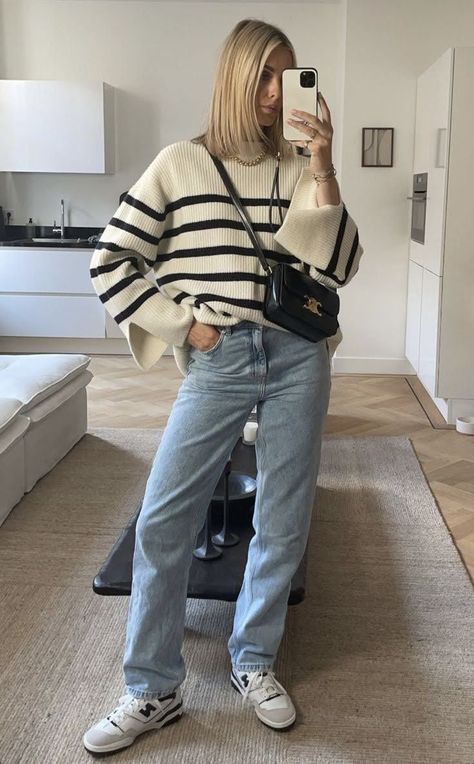 Oversized Fall Sweaters, Old Money Aesthetic Fall, Fall 2023 Fashion Trends, Knit Sweater Outfit, Skandinavian Fashion, Scandinavian Fashion, Winter Pullover, Outfits With Converse, Stockholm Fashion