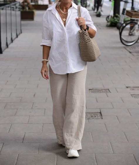 Stylish Mom Outfits Summer Classy, Classy Linen Pants Outfit, Linen Outfits For Women Classy Chic, Elegant Spring Outfits Classy, Lenin Outfits Women, Linen Shirt Outfit Women Summer, What To Wear Under White Pants, How To Dress To Look More Slim, Linen Womens Clothes