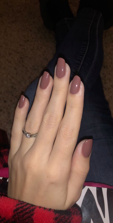 Nail Color For Wine Dress, Dark Elegant Nails Classy, Fall Nails Light Skin, Elegant Nails Pale Skin, Nail Paint Colors Shades, Light Shade Nails, Solid Fall Color Nails, Dark Neutral Nail Colors, Nail Shades For Brown Skin