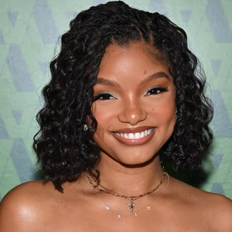 Dreadlock Hairstyles For Graduation, Hailey Bailey Locs, One Nail Color, Halle Bailey Hair, Wedding Locs, Dread Inspiration, Celebrity Manicures, Dreadlocks Hairstyle, Locks Hairstyles