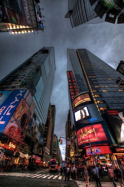 Nyc Aesthetic Wallpaper, Car Motivation, Street Crossing, Nyc Times Square, New York Photography, Trash Polka, New York Life, Pop Art Wallpaper, Art Wallpaper Iphone