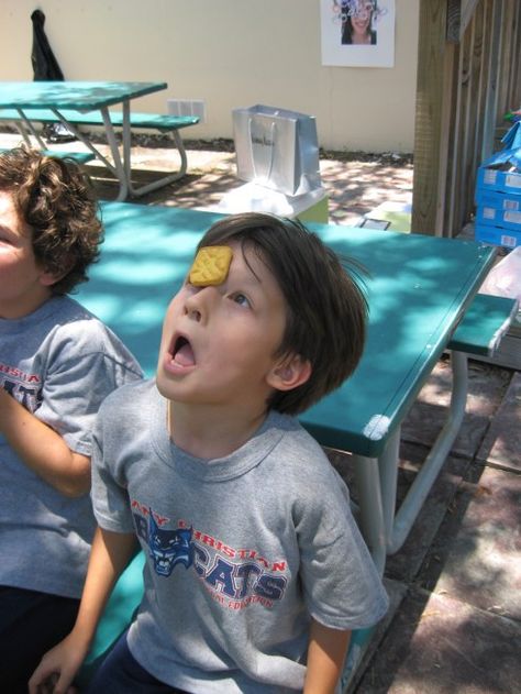 Face the Cookie!  Place a cookie on player’s forehead.  Using only your facial muscles, move the cookie to your mouth.  This one will bring on lots of laughs! Happy Home Fairy, Birthday Party Games For Kids, Minute To Win, Minute To Win It Games, Minute To Win It, Camping Games, Birthday Party Games, Kids Church, Childrens Church