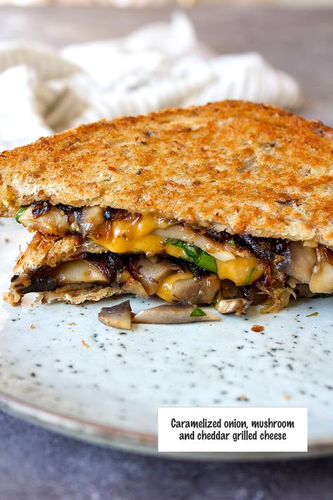 Veggie Lunch Ideas, Cheddar Grilled Cheese, Grilled Cheese Recipes Gourmet, Comfort Food Recipes Casseroles, Veggie Lunch, Onion Grilled Cheese, Caramelized Onions And Mushrooms, Mushroom Sandwich, Mushroom Burger