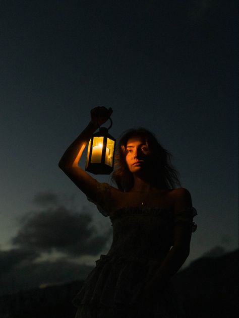 Lantern Photography, Whimsical Photoshoot, Lake Photoshoot, Oahu Photographers, Moonlight Photography, Night Portrait, Dreamy Photography, Photography Posing Guide, Halloween Photoshoot